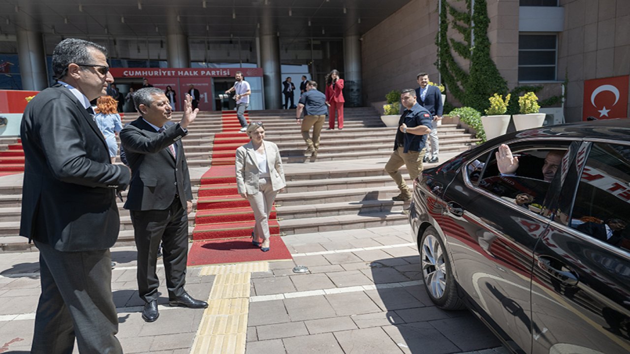 CHP Genel Başkanı Özel, Zafer Partisi Genel Başkanı Özdağ’la görüştü