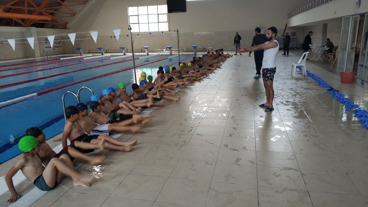 Çumra'da çocuklar yüzme öğrenecek