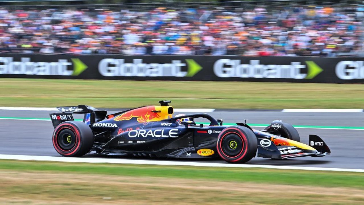 Max Verstappen  ilk sırada