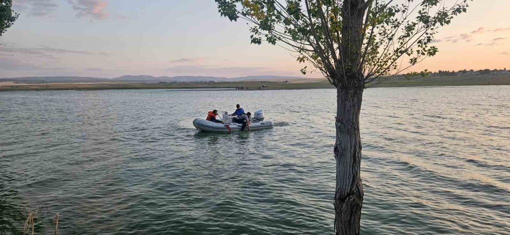 Serinlemek için girdiği barajda kaybolan şahıs için arama çalışması başladı