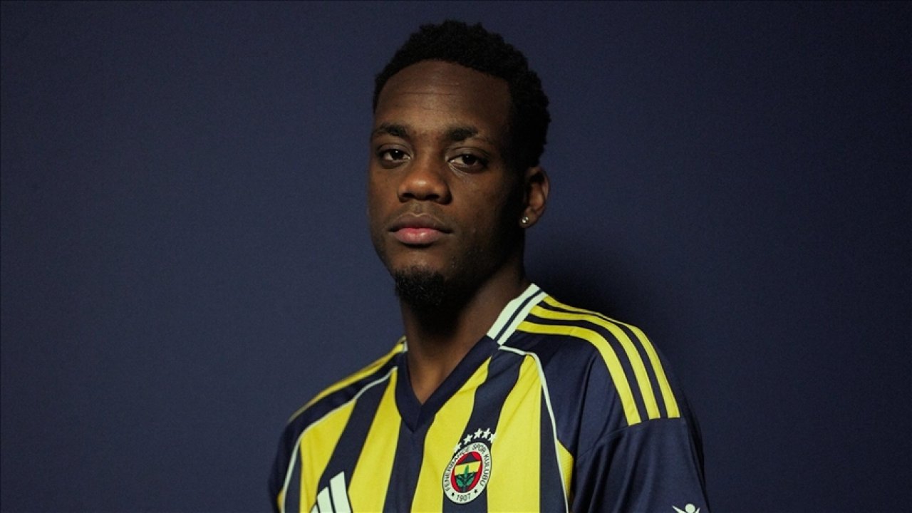 Fenerbahçe beklenen transferi açıkladı