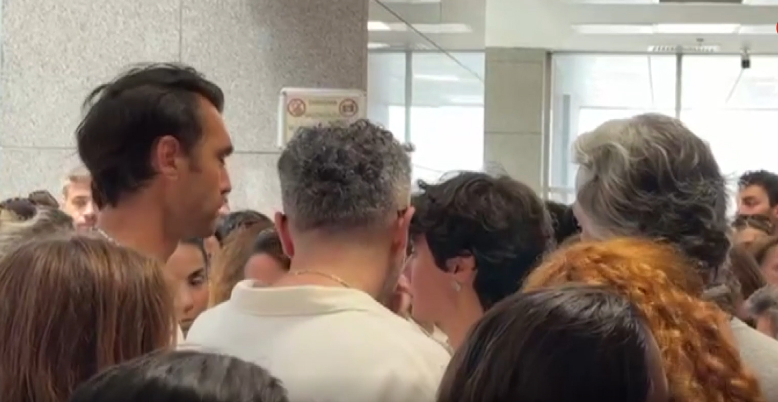 Menajer Ayşe Barım davasında,11 ünlü isme zorla getirme kararı!