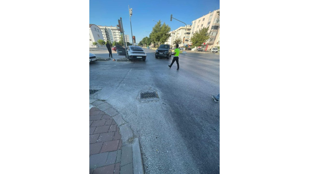 CHP İstanbul Milletvekili İlgezdi, trafik kazası geçirdi