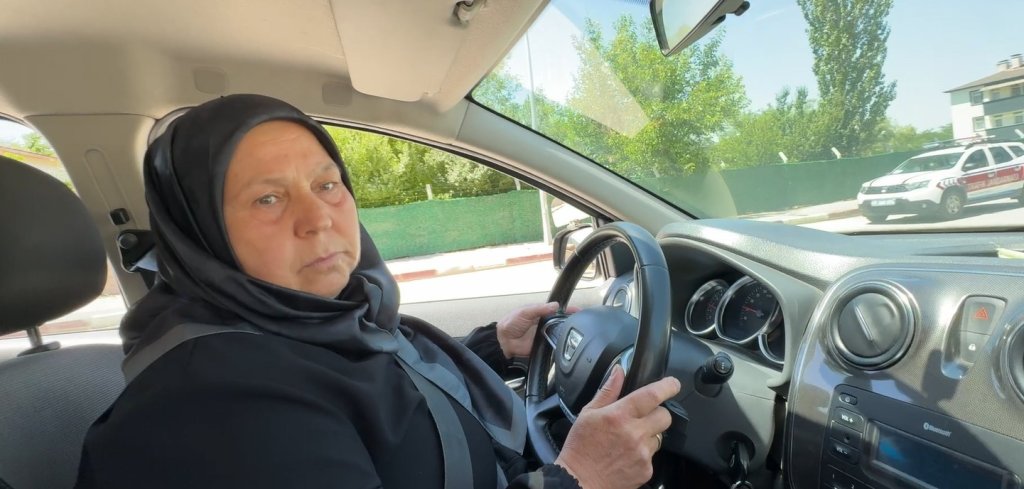 Hiç pes etmedi: 55 yaşındaki kadın, 12. sınavda ehliyet almaya hak kazandı