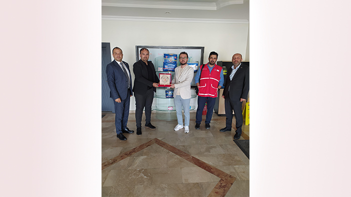 Kızılay'dan Özbey Hijyenik’e plaket takdimi