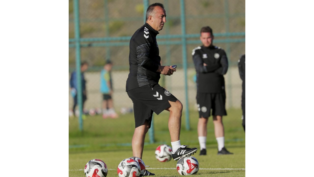 Konyaspor, Erzurum kampında ilk günü çift idmanla tamamladı
