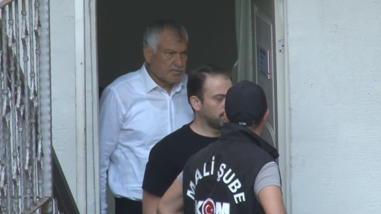 Adana Büyükşehir Belediye Başkanı Karalar görevinden uzaklaştırıldı