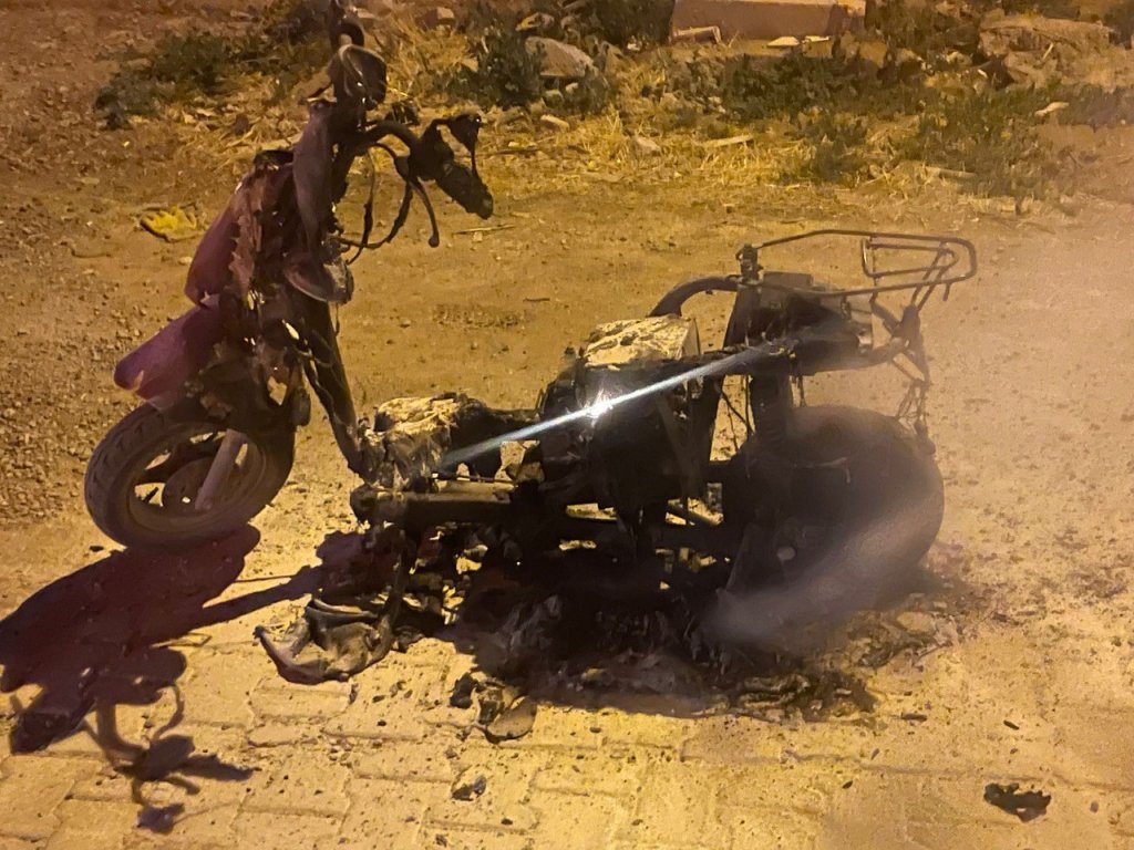 Konya'da plakasız motosiklet yanarak kullanılamaz hale geldi