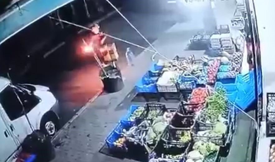 Markete molotoflu saldırı (VİDEOLU)