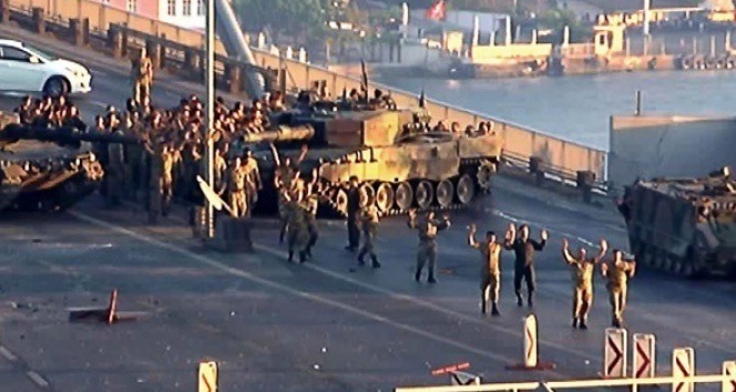 Hain darbeye karşı milletin direnişi: 15 Temmuz kareleri