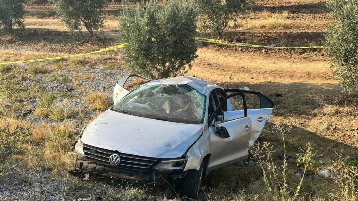 Otomobil zeytin bahçesine uçtu: Baba öldü, eşi ve çocukları yaralandı