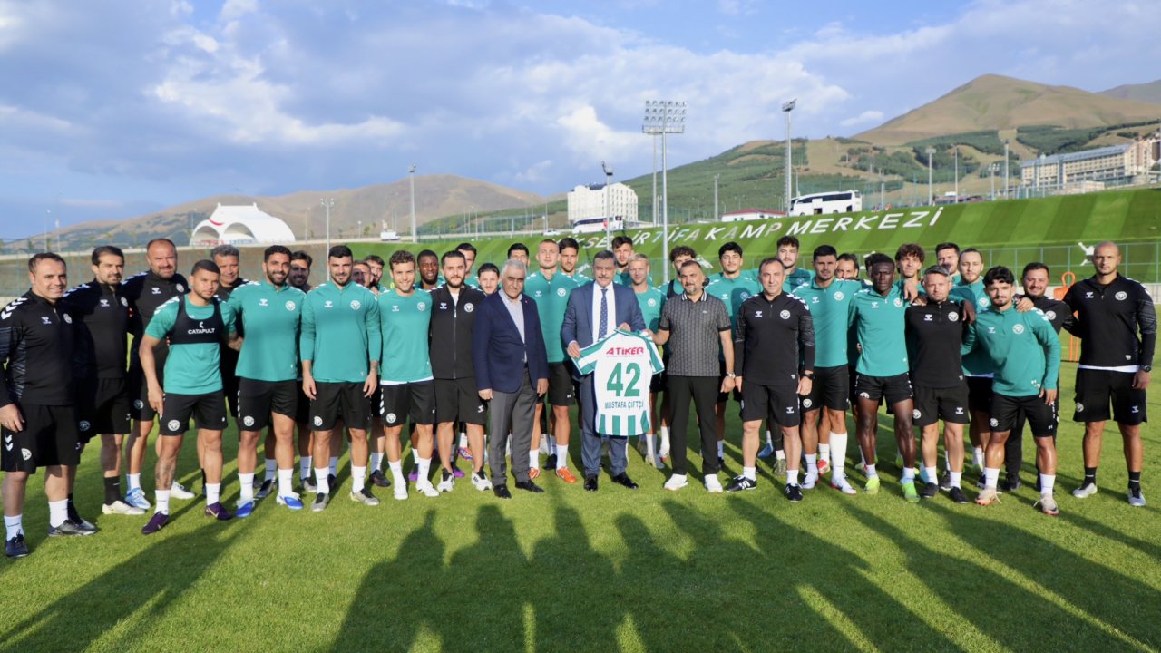 Vali Çiftçi’den Konyaspor’a ziyaret