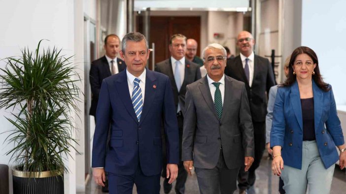 CHP Genel Başkanı Özel, DEM heyetini kabul etti
