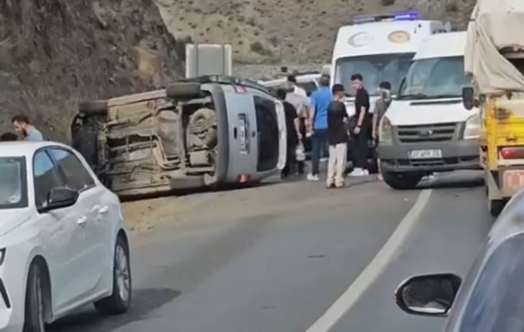 Yüksekova-Van kara yolunda kaza: 5 yaralı