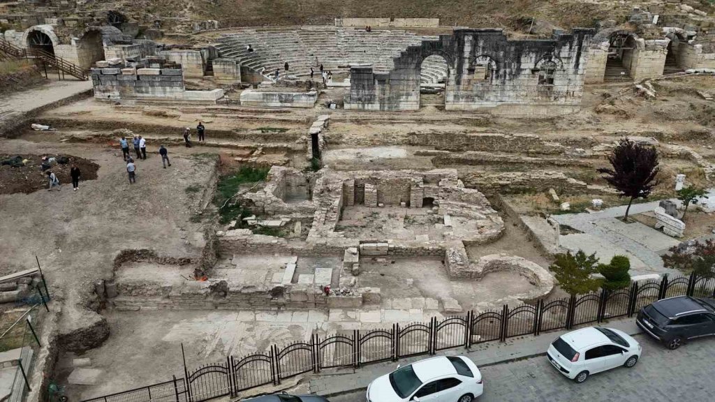 Kazmayı her vuruşta vurdukça tarih çıkıyor