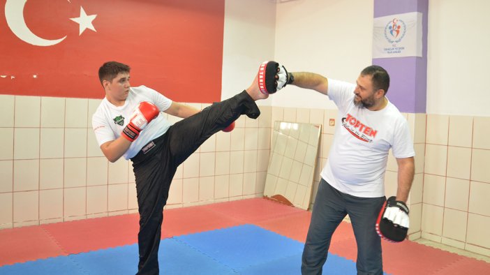 Konyalı sporcu kilo vermek için başladığı kick boksta Türkiye şampiyonu oldu