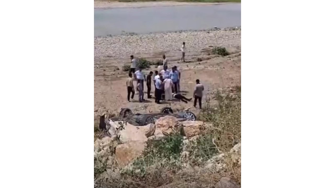 Otomobil şarampole yuvarlandı