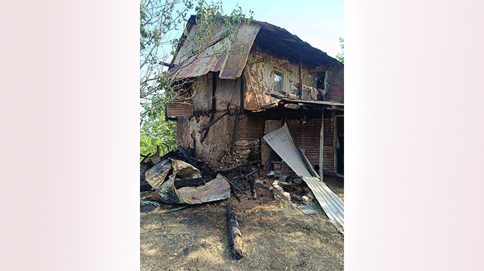 88 yaşındaki kadına sahip çıkan olmadı: Evi yangında hasar gördü