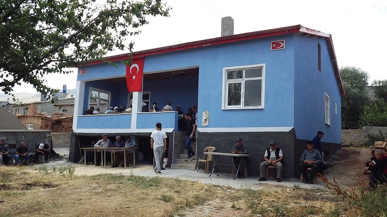 Konyalı hayırsever ilçesine imam evi yaptı!