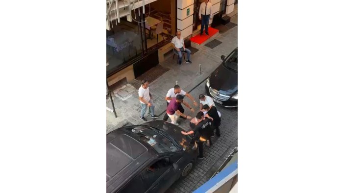 Fatih’te yol verme kavgası kamerada