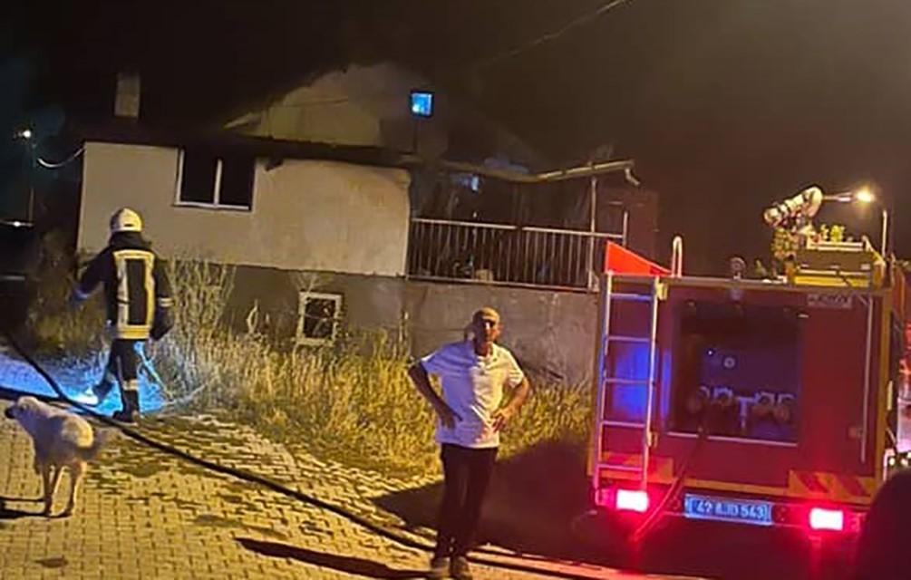 Konya'nın ilçesinde ev yangını: Büyük çapta hasar var