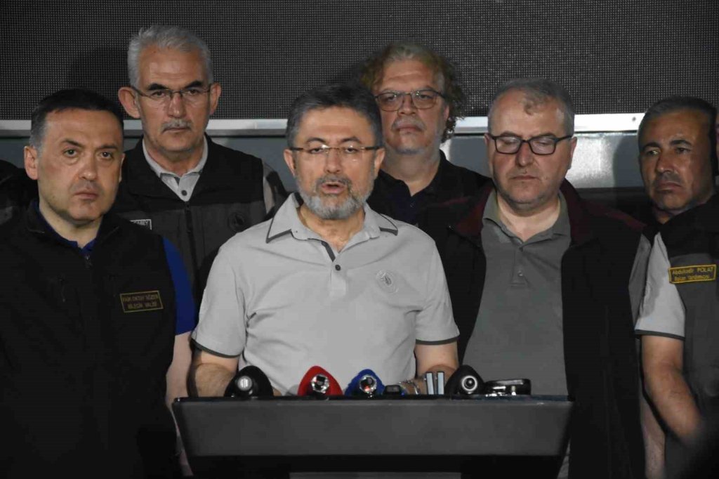 Tarım ve Orman Bakanı Yumaklı: Bugün Türkiye’de başlayan 3 yangınımız var