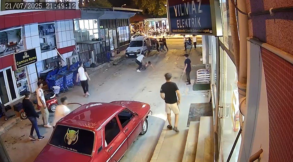 Kavga değil sanki meydan muharebesi: Sebebi alacak-verecek meselesi