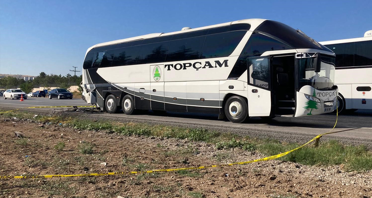 Arızalanan otobüse kamyonet çarptı: 2 ölü, 1 ağır yaralı