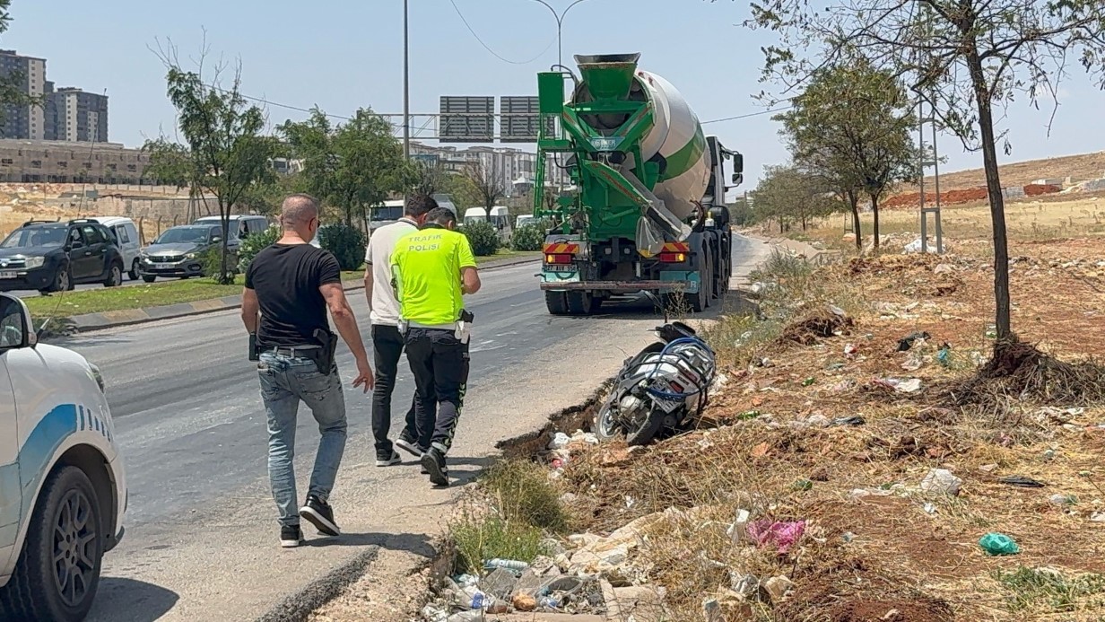 Beton mikserinin altında kalan motosikletteki kadın öldü!