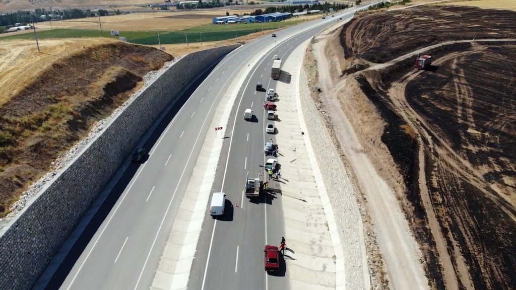 Anız dumanı kazaya neden oldu: 7 araç birbirine girdi