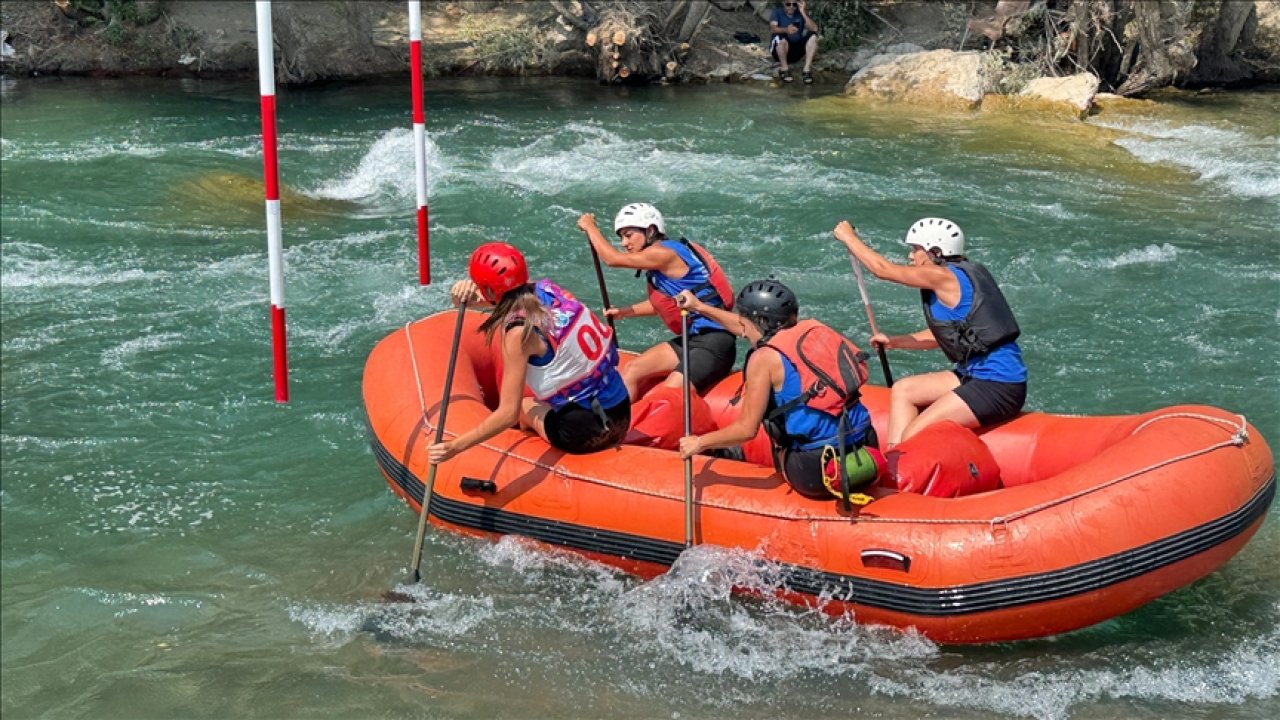 Türkiye Rafting Şampiyonası'nda heyecan sürüyor