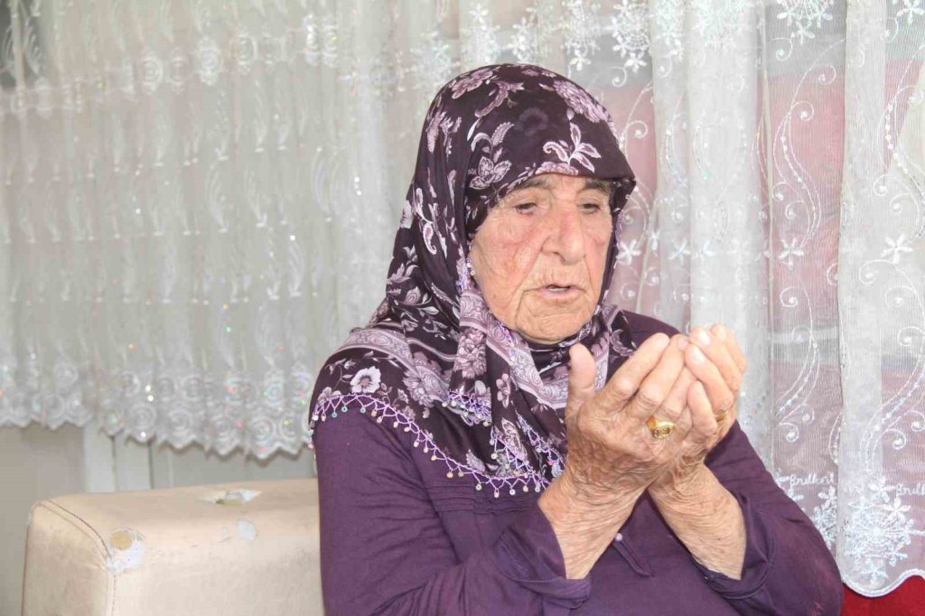 101 yaşındaki Ayşe nine yıllara meydan okuyor