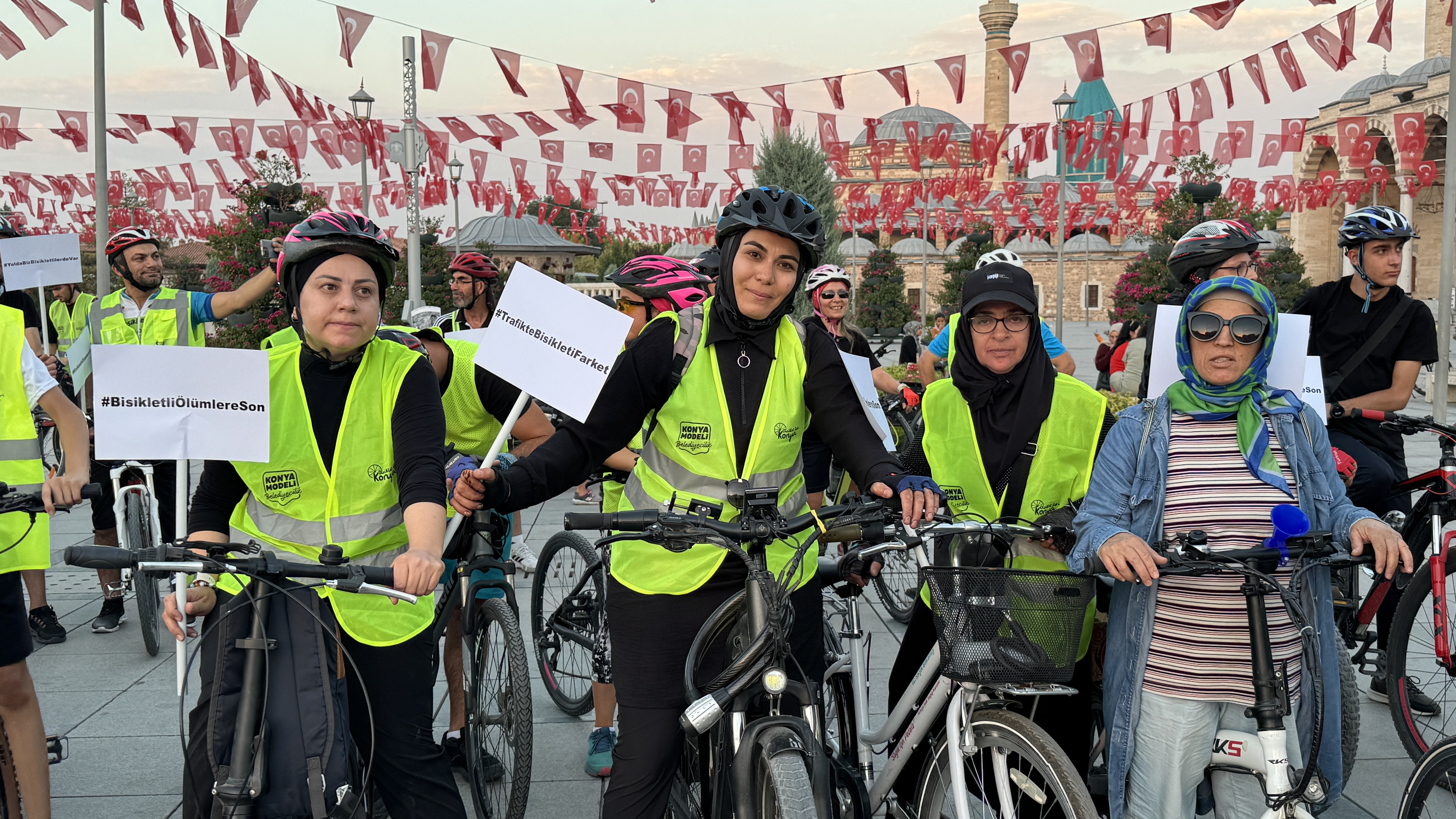Konya'da bisikletçiler, trafik kazasında hayatını kaybeden arkadaşları için pedal çevirdi