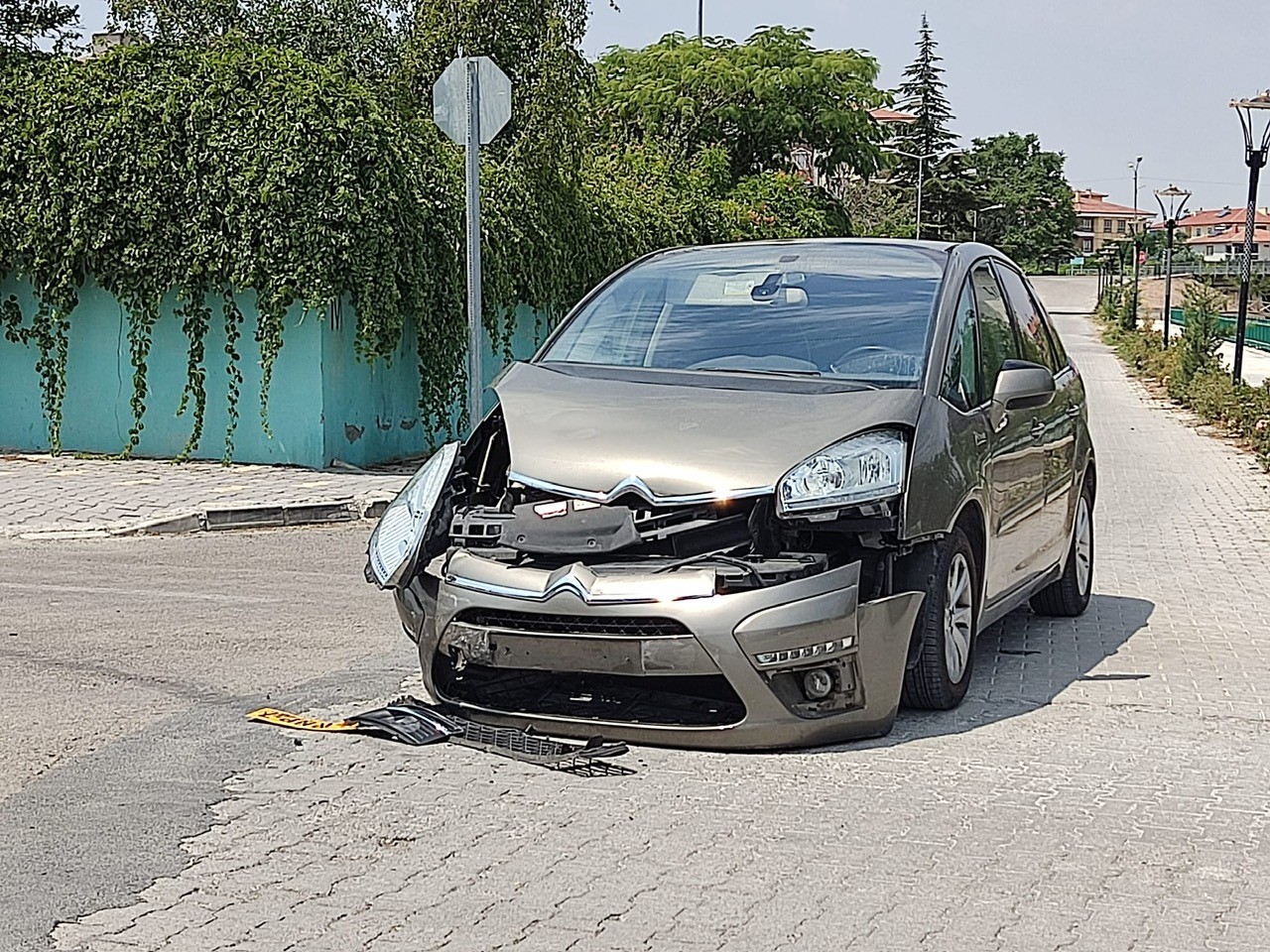 Kulu’da iki otomobil çarpıştı