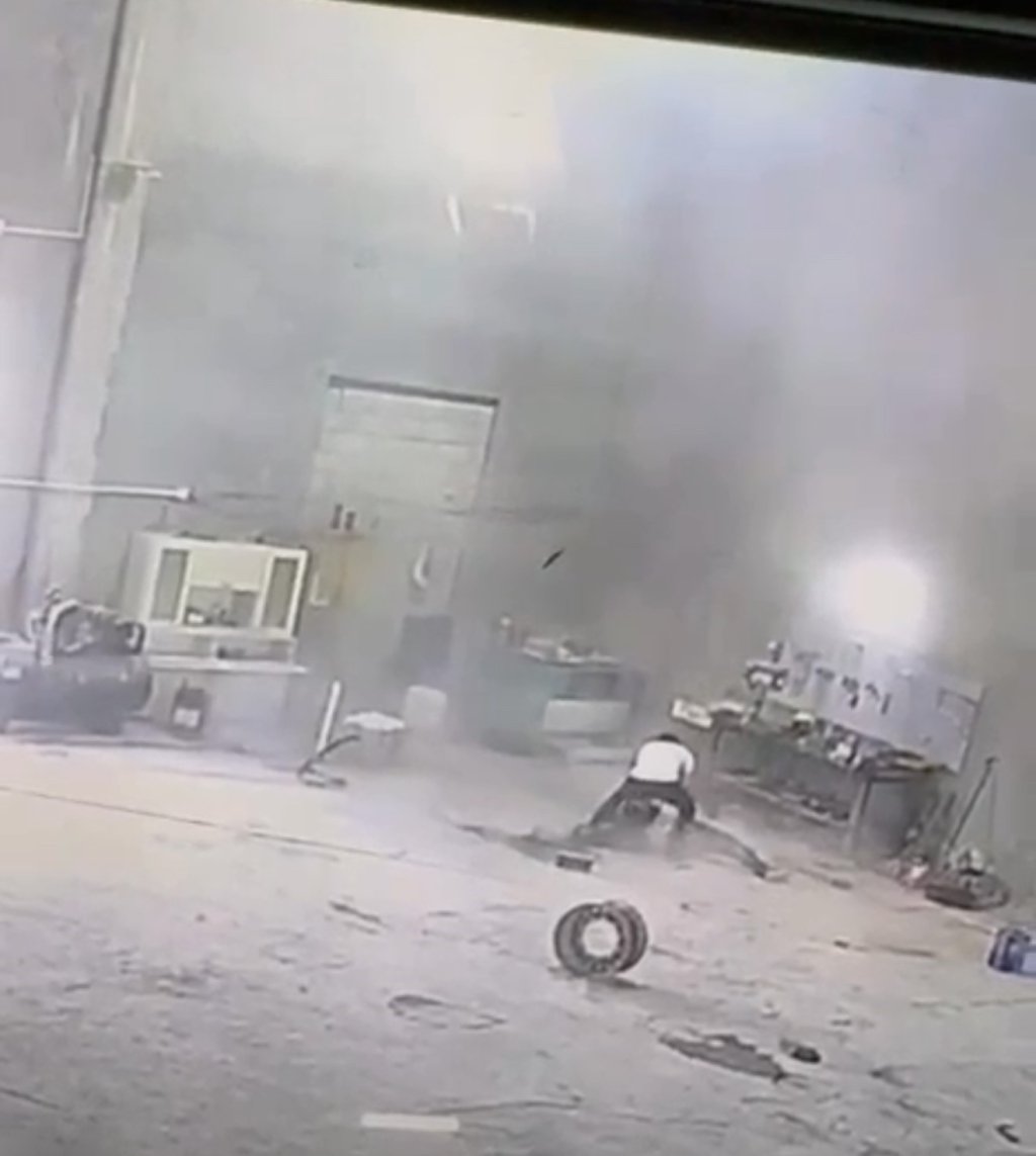 Hava basılırken patlayan lastik can aldı