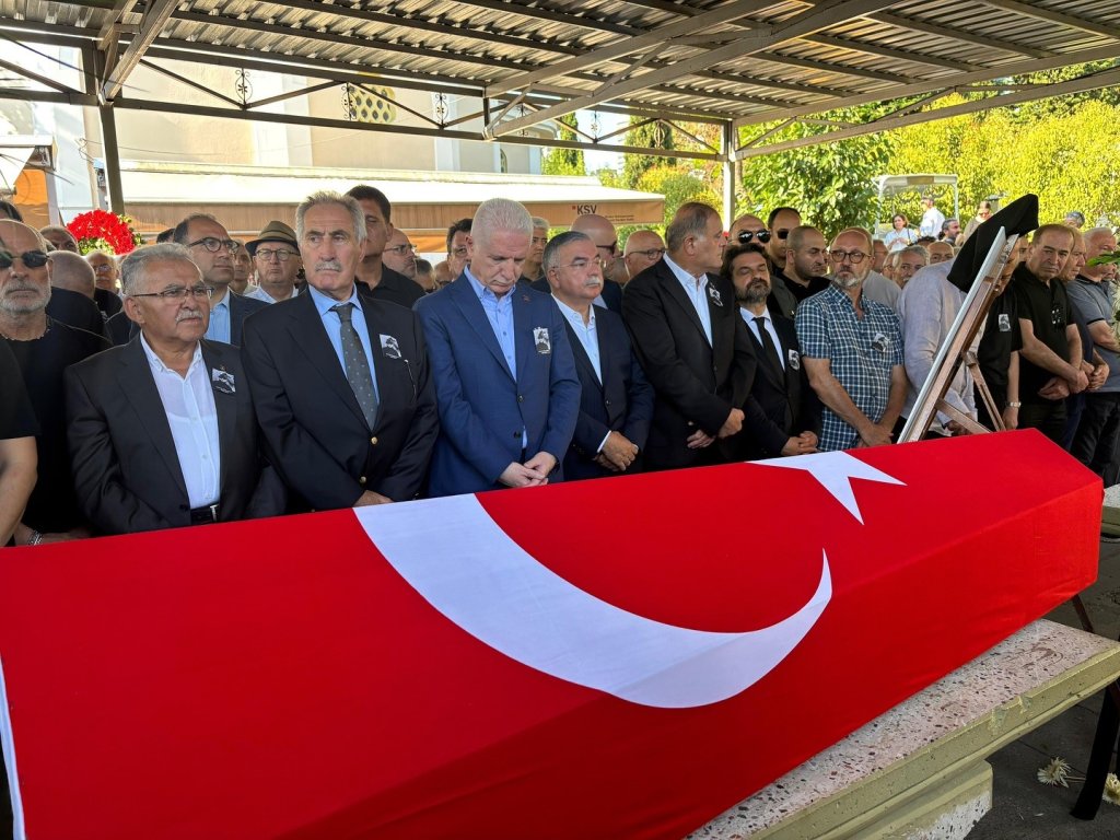 Metin Sözen toprağa verildi