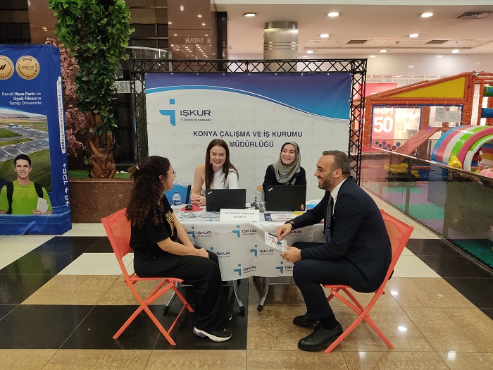 Konyalı gençler geleceğini seçerken yalnız değil: İŞKUR buralarda ücretsiz destek veriyor