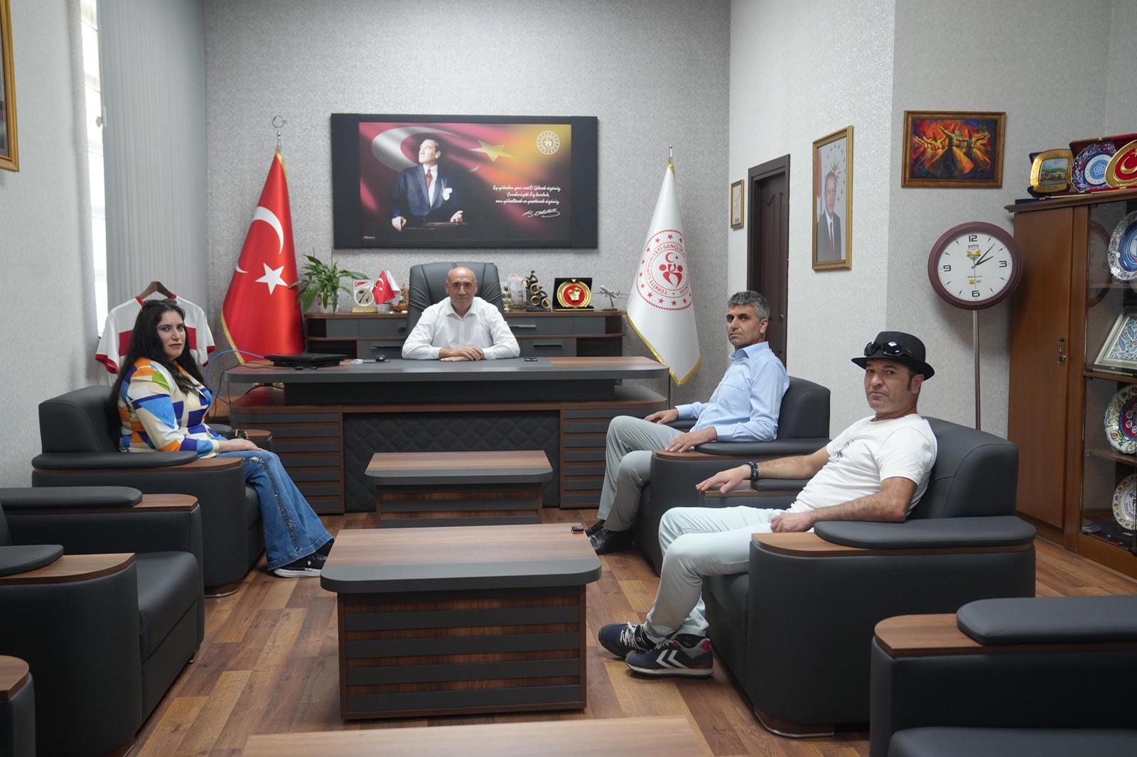 Konya Gençlik ve Spor İl Müdürü Öztürk'ten  Dünya Görmeyenler Derneği'ne destek sözü