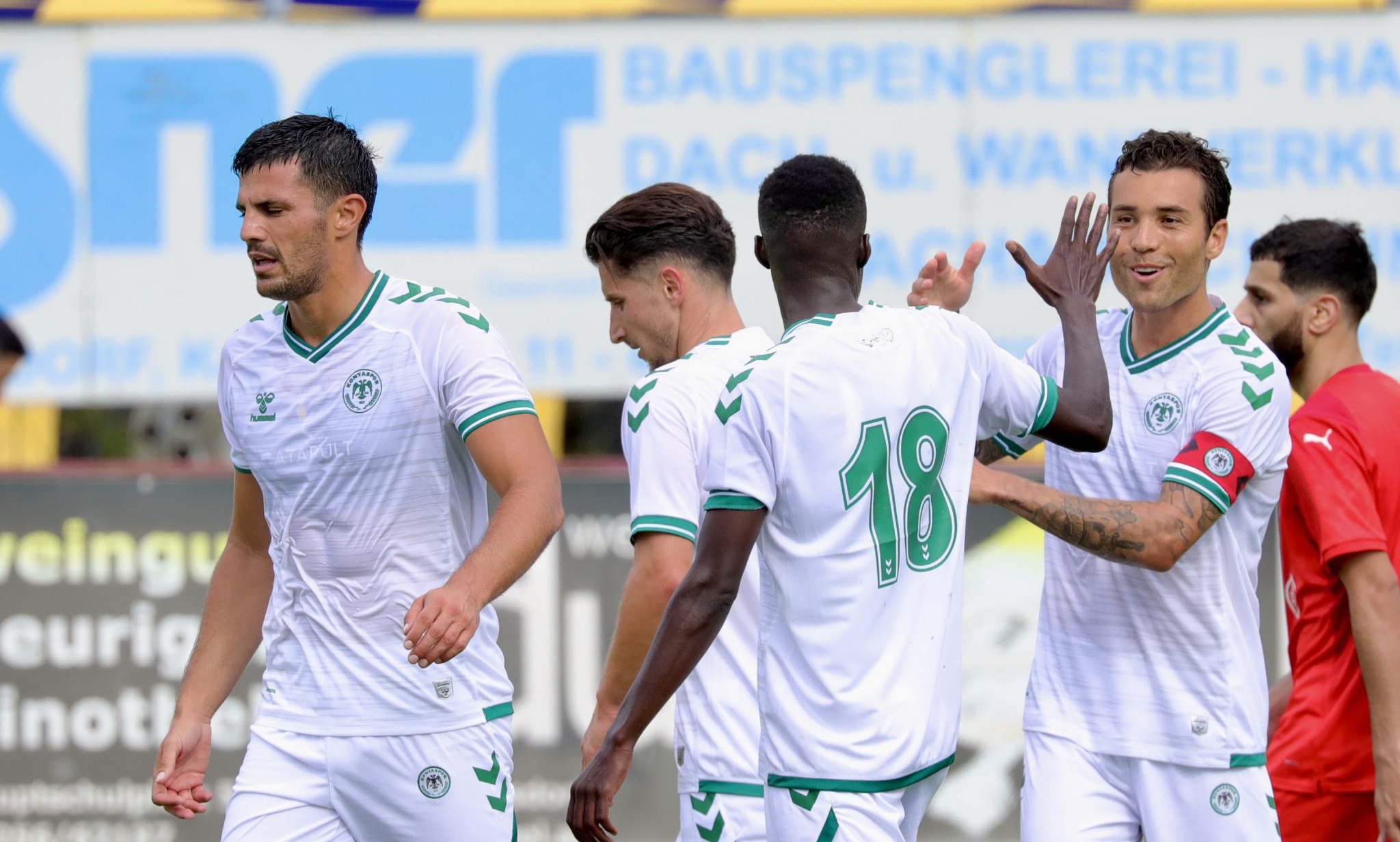 Konyaspor 12 yabancının lisansını çıkardı