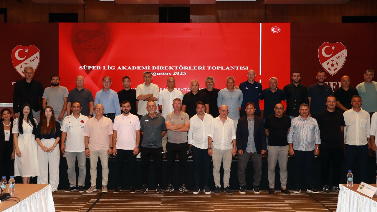 Konyaspor Futbol Akademisi Koordinatörü Bülent Yaldır, eğitim toplantısına katıldı