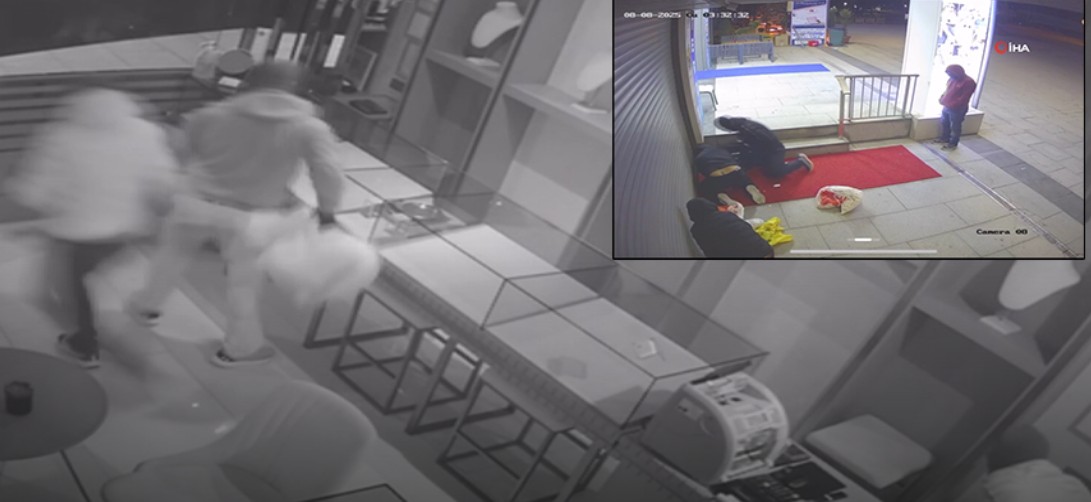 Kuyumcuyu soyacaklardı, boş vitrinleri görünce şoke oldular