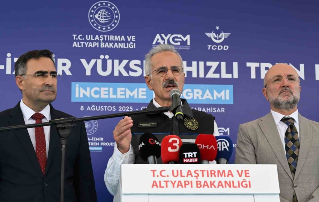 Ankara-İzmir arası 3 buçuk saate düşecek: Bakan detayları açıkladı