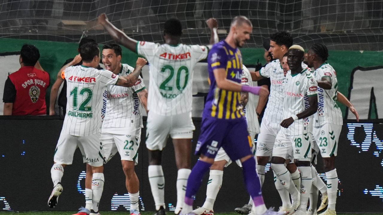 Konyaspor ilk yarıda gol oldu yağdı