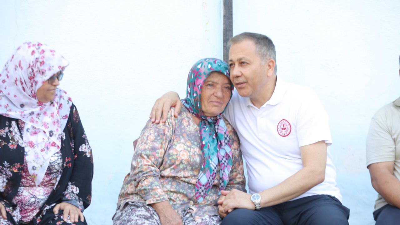 Bakan Yerlikaya, depremden etkilenen köyleri ziyaret etti