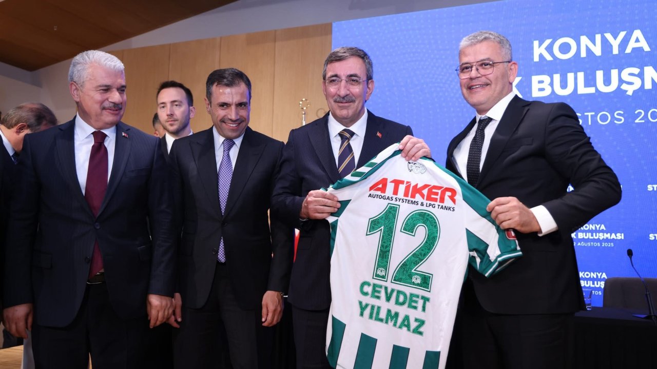 Cumhurbaşkanı Yardımcısı Yılmaz’a Konyaspor Forması