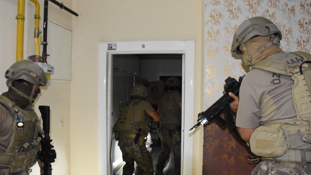 Mersin’de özel harekat destekli operasyon: Aranan şahıs bazadan çıktı