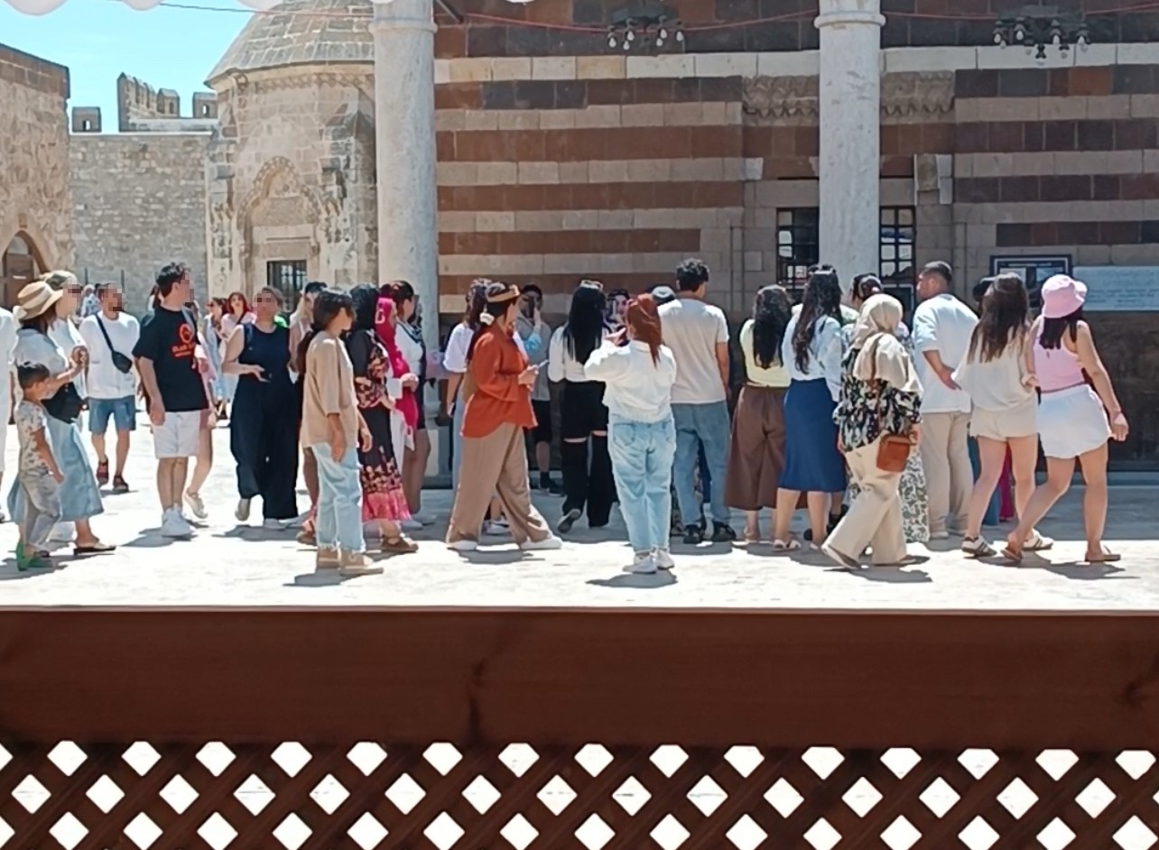 Tarihi camide uygunsuz görüntüler