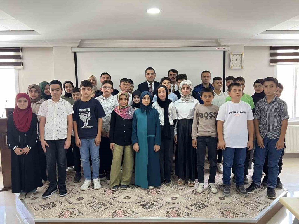 Konya'nın ilçesinde gençler dini bilgilerini yarışmada ölçtü