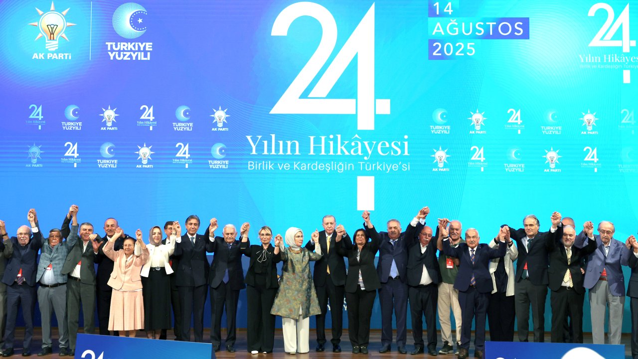 6'sı CHP'den 3'ü İYİ Parti'den 9 belediye başkanı AK Parti'ye katıldı