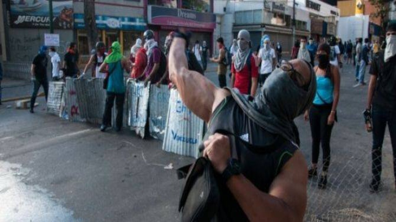 Venezuela'da Yönetim Karşıtı Gösteriler